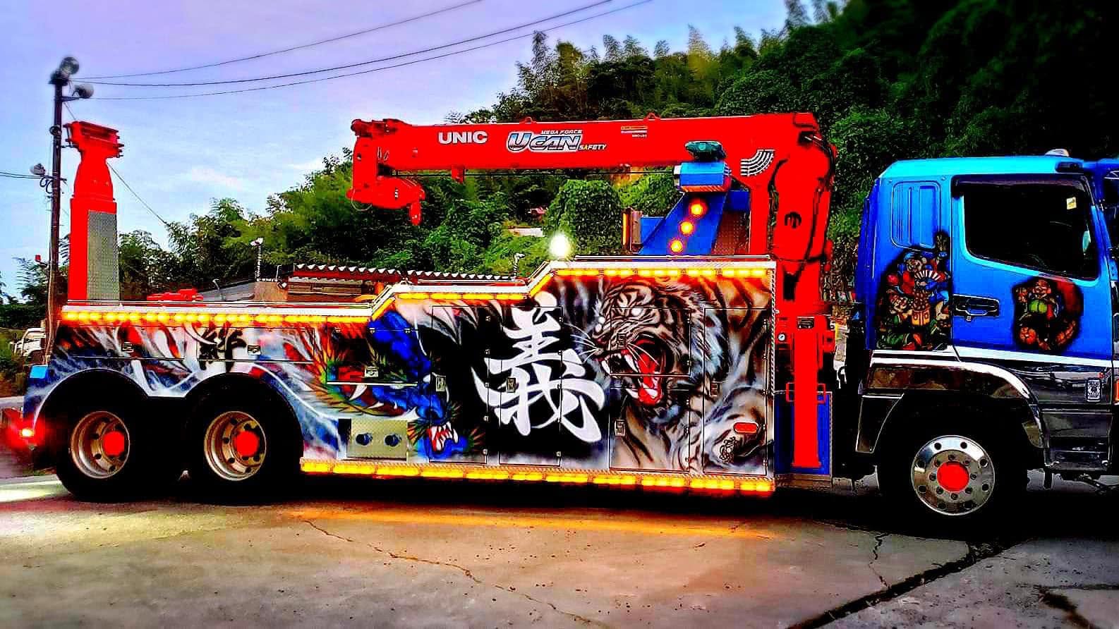 車両に施された手描きエアブラシアート