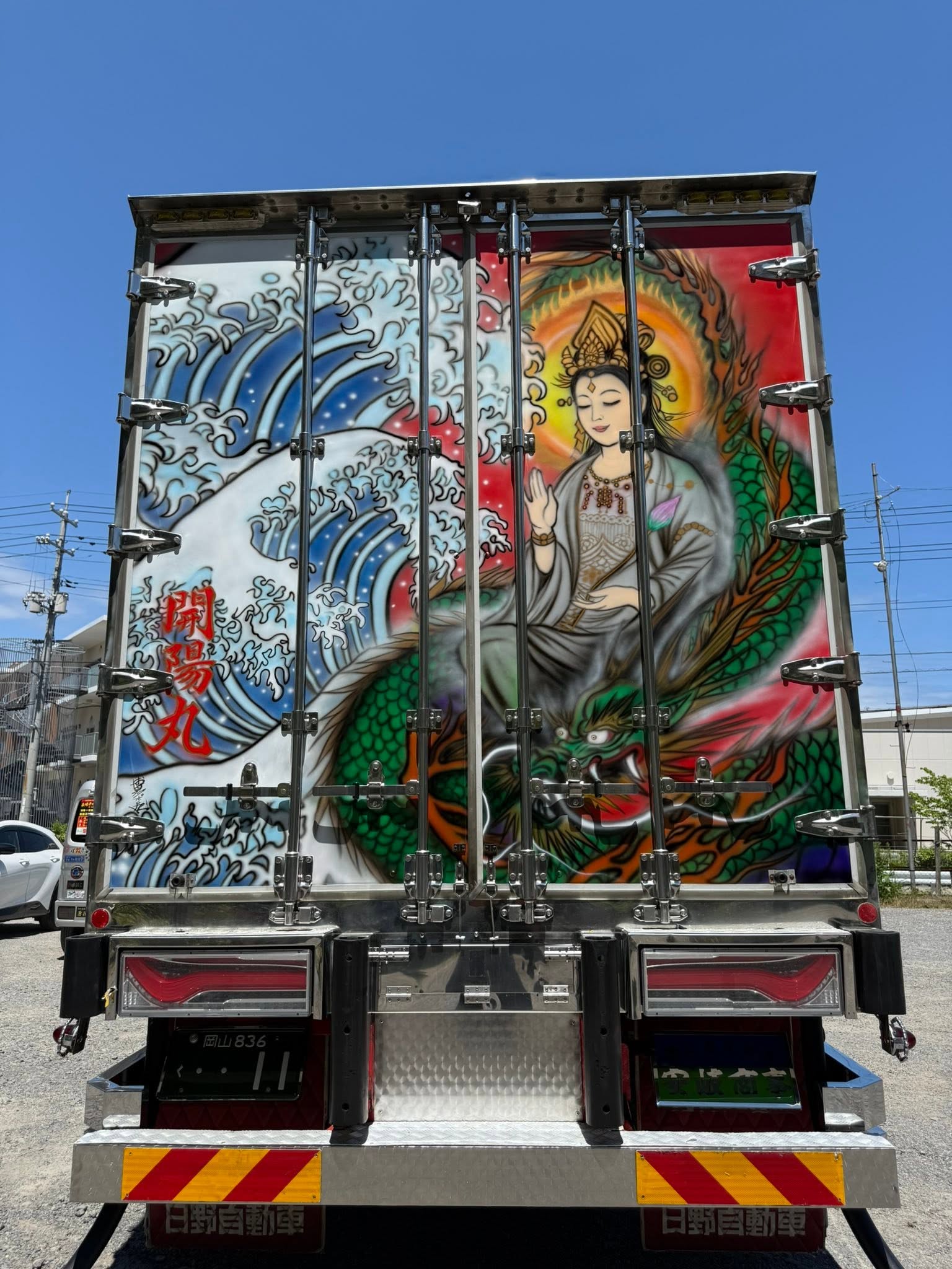 観音様と波