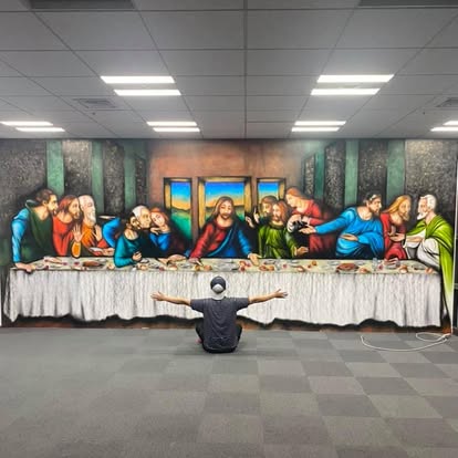 店舗の壁面に描かれたエアブラシ壁画